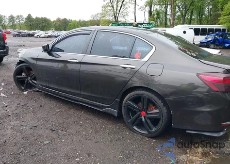 2017 Honda Accord Sport z USA, uszkodzony, nr VIN 1HGCR2F58HA121903